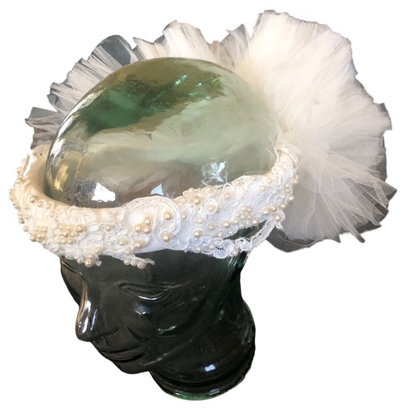 Elegant White Pearl Embellished Hairband main image 6